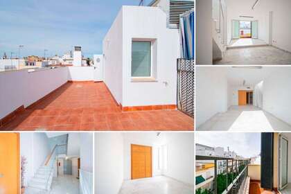 Flat for sale in Sevilla. 