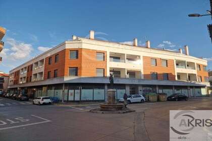 Handelspanden verkoop in Mora, Toledo. 