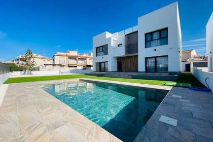 House for sale in Torrevieja, Alicante. 