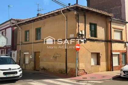 联排别墅 出售 进入 Valencia de Don Juan, León. 