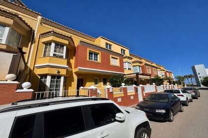 联排别墅 进入 Aguadulce, Almería. 