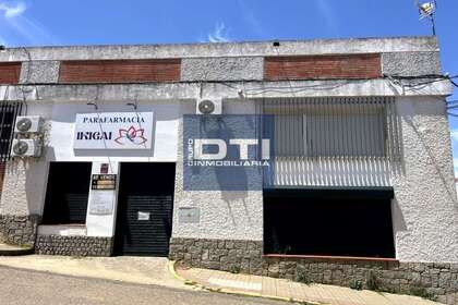 Commercial premise for sale in Cortegana, Huelva. 