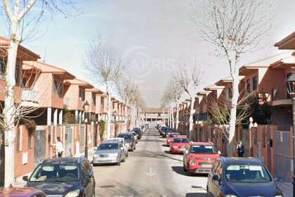 联排别墅 出售 进入 Seseña, Toledo. 