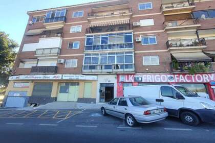 平 出售 进入 Navas del Rey, Madrid. 