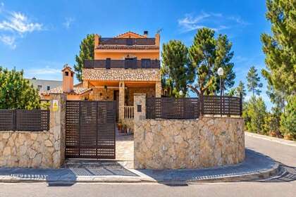 房子 出售 进入 Castellar del Riu, Barcelona. 