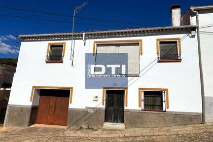 联排别墅 出售 进入 Aroche, Huelva. 