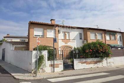 Дом Продажа в Navas del Rey, Madrid. 