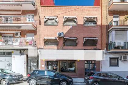 Building for sale in Madrid. 