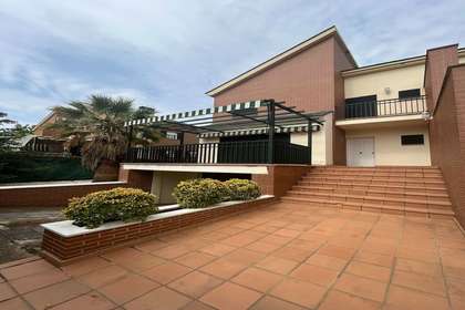 Chalet Pareado Lujo en Las Vaguadas, Badajoz. 