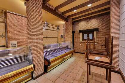 商业物业 进入 Barrio Del Oeste, Salamanca. 