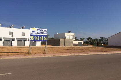 Stedelijke terreinen verkoop in Nucleo Urbano, Rafelbunyol, Valencia. 