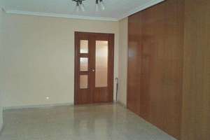Flat for sale in Centro, Valdepeñas, Ciudad Real. 