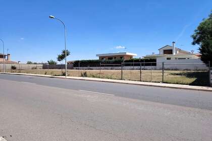 Urban plot for sale in Nuevo Valdepeñas, Ciudad Real. 