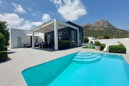 Villa's verkoop in Urb.nova Polop, Alicante. 