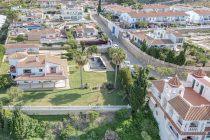 联排别墅 出售 进入 Algarrobo, Málaga. 