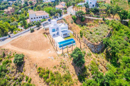 联排别墅 出售 进入 Ojén, Málaga. 