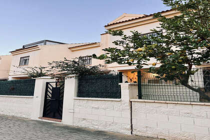 Maison de ville vendre en Arroyo de la Miel, Benalmádena, Málaga. 