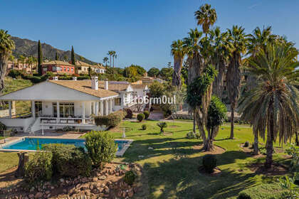 联排别墅 出售 进入 Marbella, Málaga. 