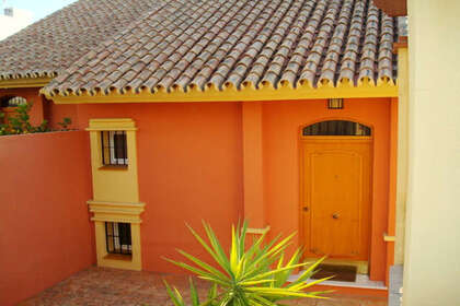 House for sale in Torreblanca, Fuengirola, Málaga. 