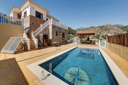 Cluster house for sale in Nerja, Málaga. 