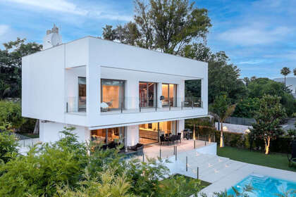 Cluster house for sale in Guadalmina, Málaga. 