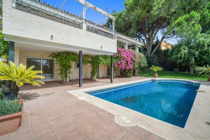 Cluster house for sale in Guadalmina, Málaga. 