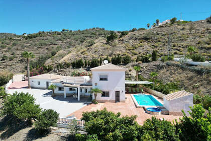 Cluster house for sale in Arenas, Málaga. 