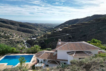 Cluster house for sale in Arenas, Málaga. 