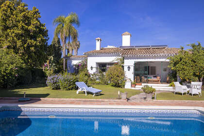Cluster house for sale in Guadalmina, Málaga. 