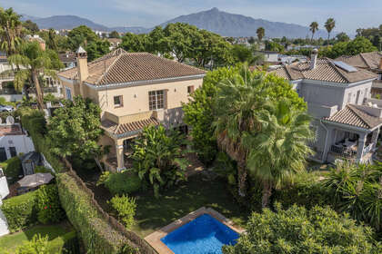 Cluster house for sale in Guadalmina, Málaga. 