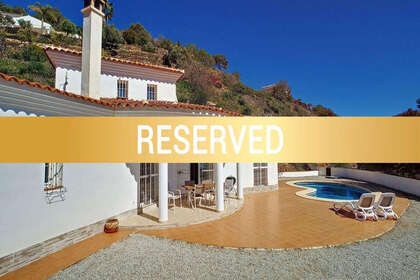 Cluster house for sale in Arenas, Málaga. 