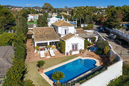 联排别墅 出售 进入 Puerto de Cabopino, Marbella, Málaga. 