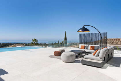 Cluster house for sale in El Paraiso, Estepona, Málaga. 