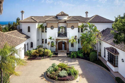 Cluster house for sale in El Paraiso, Estepona, Málaga. 