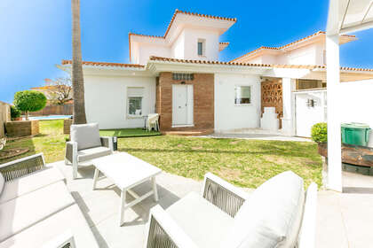 Cluster house for sale in Fuengirola, Málaga. 