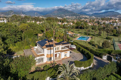 Cluster house for sale in Guadalmina, Málaga. 