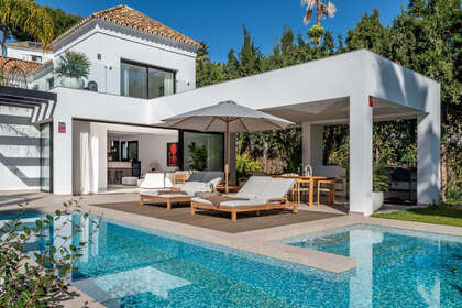 Cluster house for sale in El Paraiso, Estepona, Málaga. 
