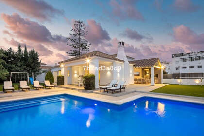 Cluster house for sale in Puerto Banús, Marbella, Málaga. 