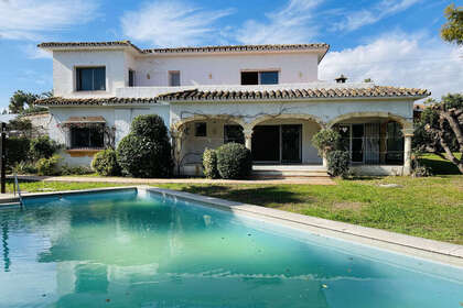 Cluster house for sale in Guadalmina, Málaga. 