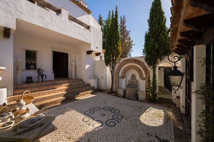 Cluster house for sale in Guadalmina, Málaga. 