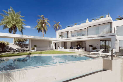 Cluster house for sale in Puerto Banús, Marbella, Málaga. 