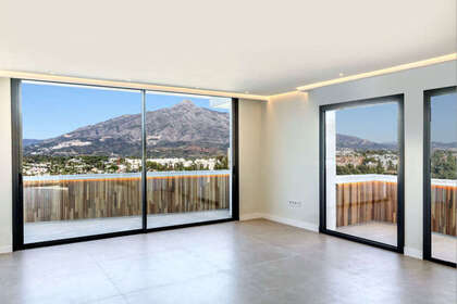 Penthouse for sale in Nueva andalucia, Málaga. 