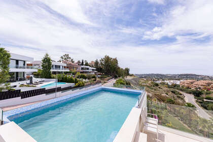 Penthouse for sale in Nueva andalucia, Málaga. 