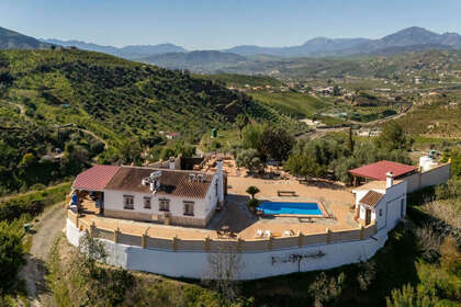Cluster house for sale in Alora, Málaga. 