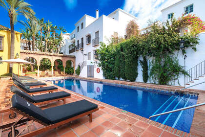 House for sale in Puerto Banús, Marbella, Málaga. 