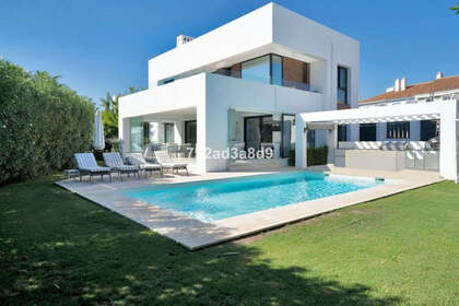 Cluster house for sale in El Paraiso, Estepona, Málaga. 