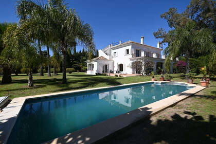 Cluster house for sale in Guadalmina, Málaga. 