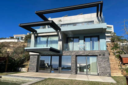 Cluster house for sale in Fuengirola, Málaga. 