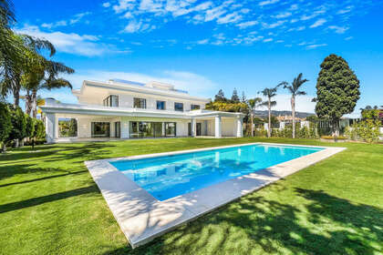 Cluster house for sale in Puerto Banús, Marbella, Málaga. 