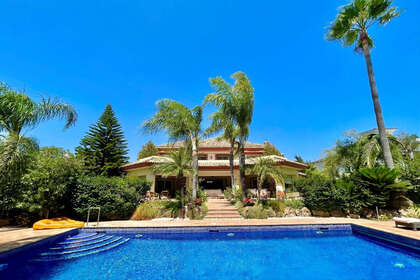 Cluster house for sale in Guadalmina, Málaga. 